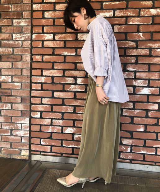 ☆【バックスタイルがポイント】ノーカラーバックギャザーブラウス