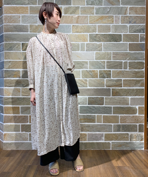 Chez toi(シェトワ) 【大人可愛い】ぼかし柄つまりネックワンピース