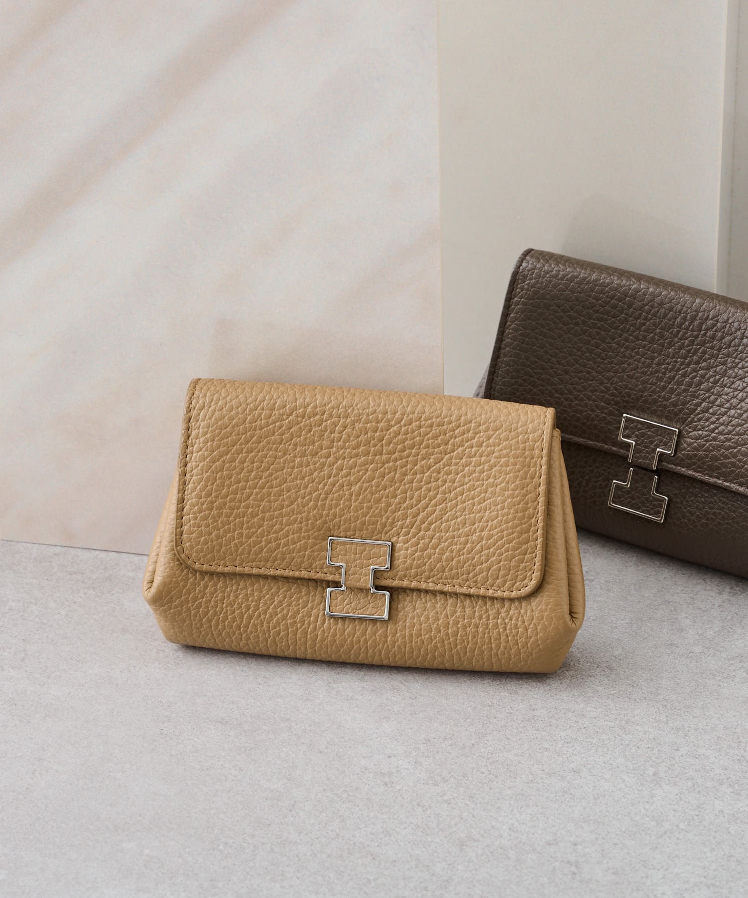 IACUCCI ブラウン 二つ折り財布 楽天市場】イアクッチ（レディース財布