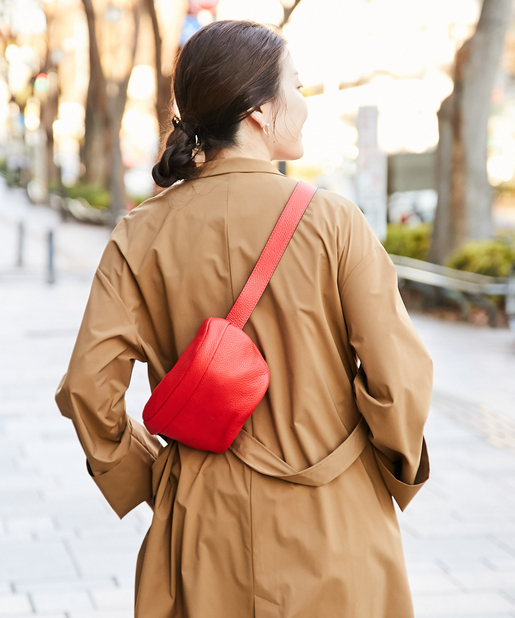 感度高めなレザーボディバッグ - ear PAPILLONNER(イアパピヨネ)たま