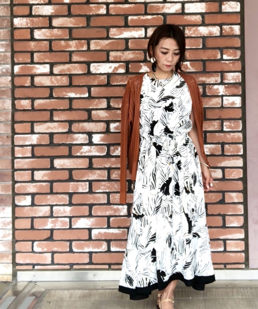 上品に柄を楽しむ♪】リーフ柄裾配色ドロストワンピース | Chez toi