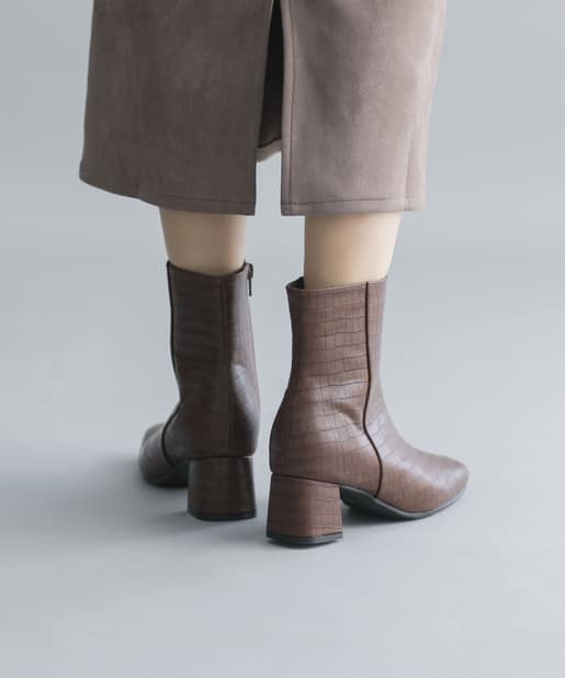 prose verse(プロズヴェール) 【安定感のある太ヒール】フェイクレザースクエアトゥミドル丈ブーツ