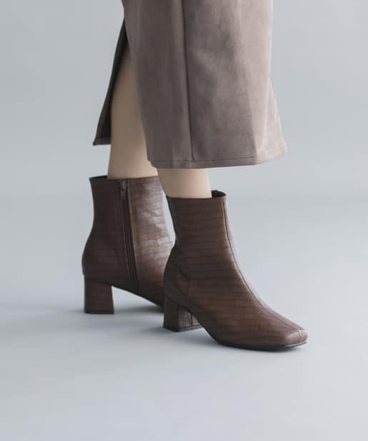 prose verse(プロズヴェール) 【安定感のある太ヒール】フェイクレザースクエアトゥミドル丈ブーツ