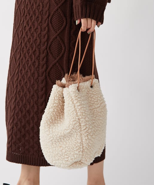 un dix cors(アンディコール) 【シーズンムードが高まる素材感】もこもこリバーシブルバッグ