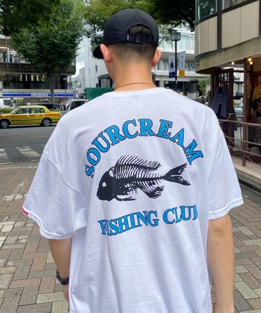 WHO’S WHO gallery(フーズフーギャラリー) 【Sourcream】FISHING CLUB COLLEGE FISH/TEE