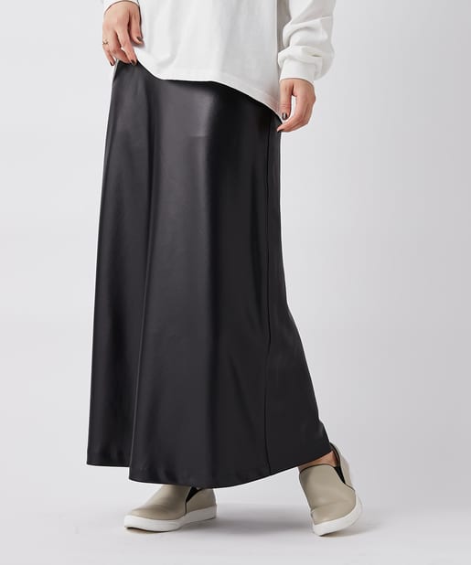 un dix cors(アンディコール) 【手洗い可】レザーライクサテンフレアスカート