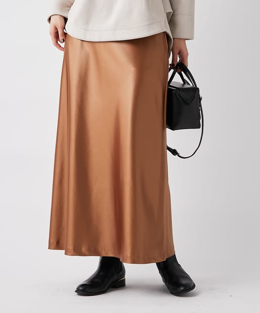un dix cors(アンディコール) 【手洗い可】レザーライクサテンフレアスカート