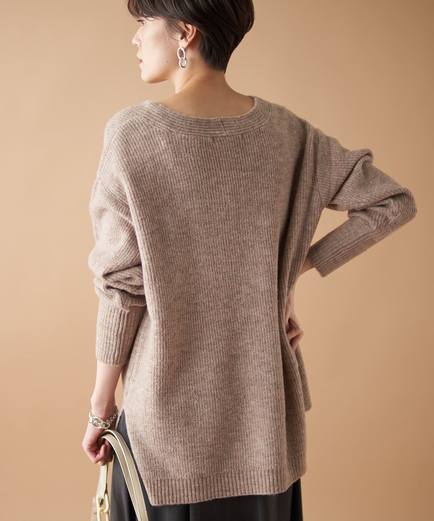 un dix cors(アンディコール) ここでしか手に入らない！【WEB限定】モヘア混ヘアリーヤーンVネックプルオーバー