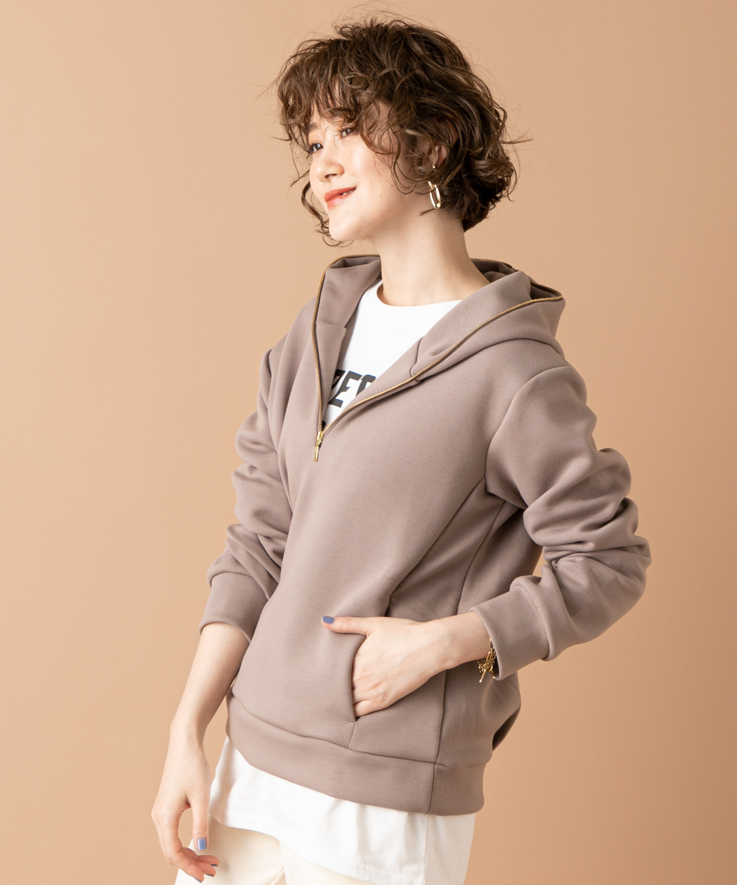 un dix cors(アンディコール) 【《女性らしく着られるフーディ》手洗い可】ダンボールハーフZIPフーディ