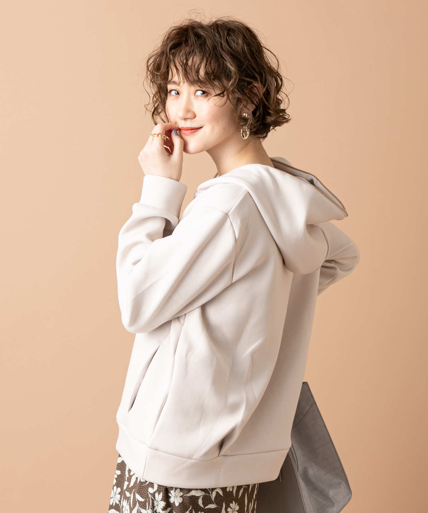 un dix cors(アンディコール) 【《女性らしく着られるフーディ》手洗い可】ダンボールハーフZIPフーディ