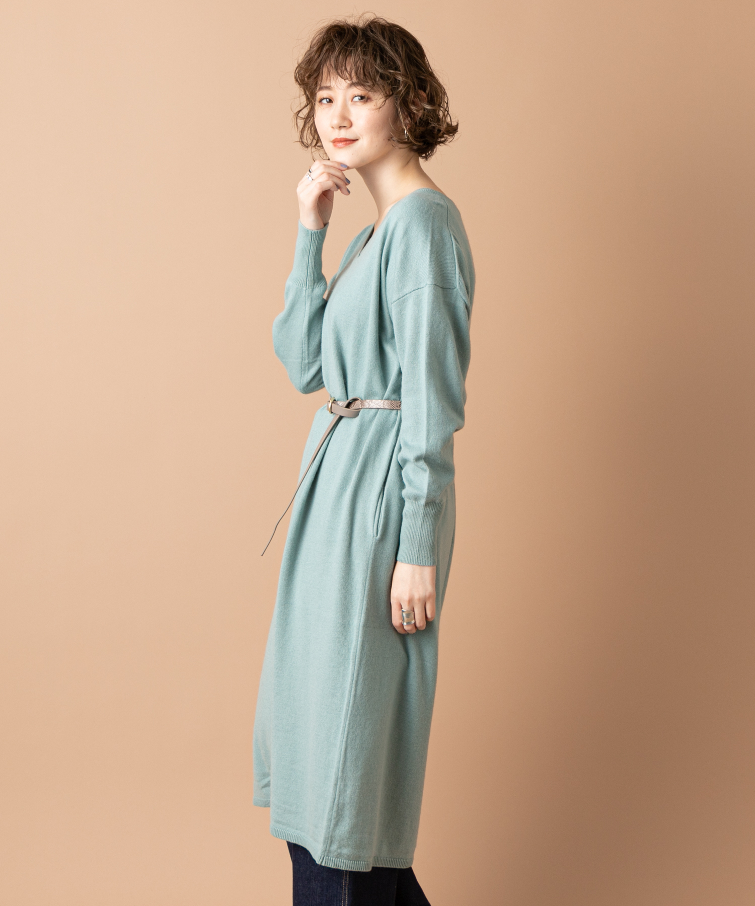 un dix cors(アンディコール) 【《柔らかな風合いが女性らしい》手洗い可】Vネックニットワンピース