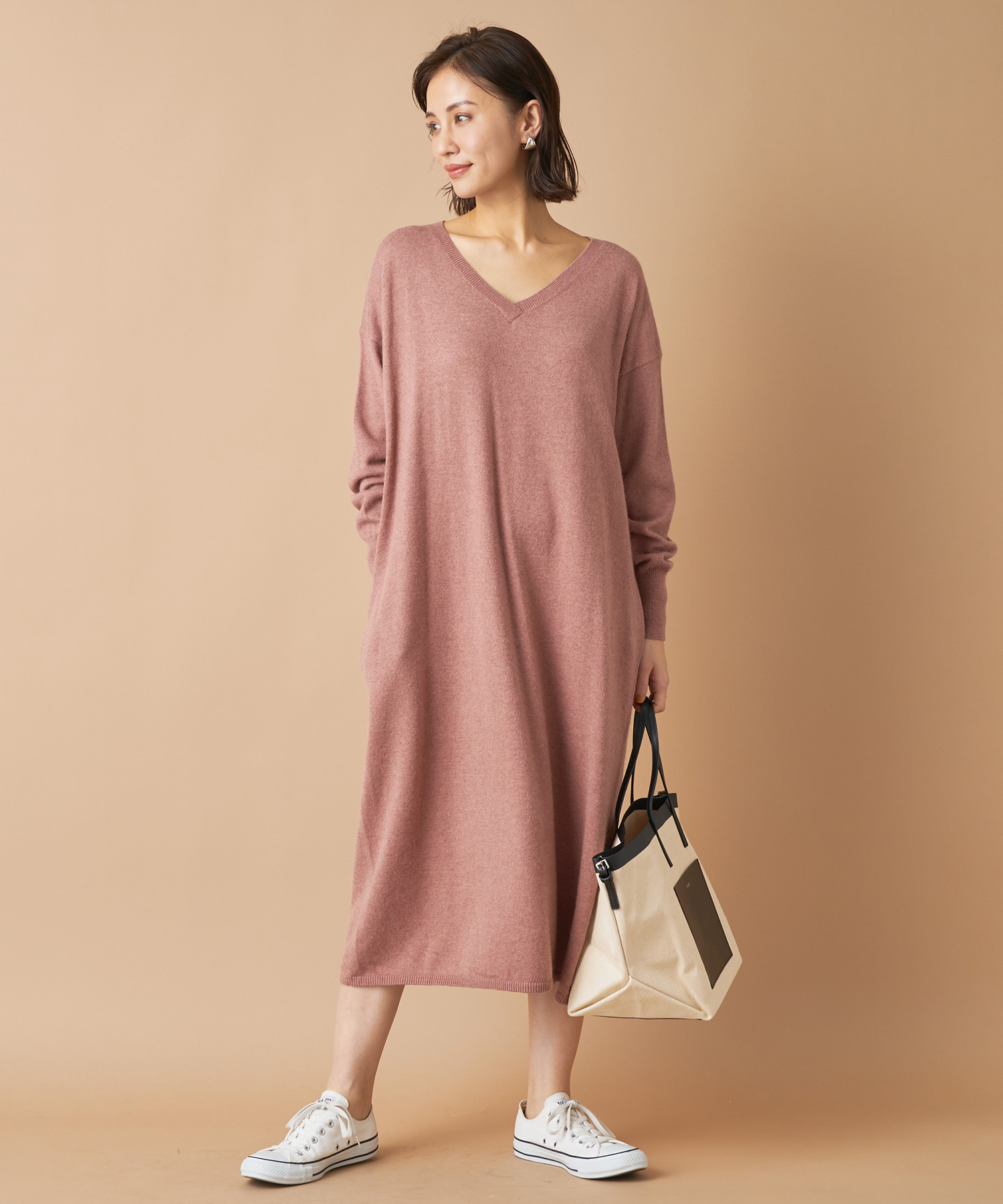 un dix cors(アンディコール) 【《柔らかな風合いが女性らしい》手洗い可】Vネックニットワンピース