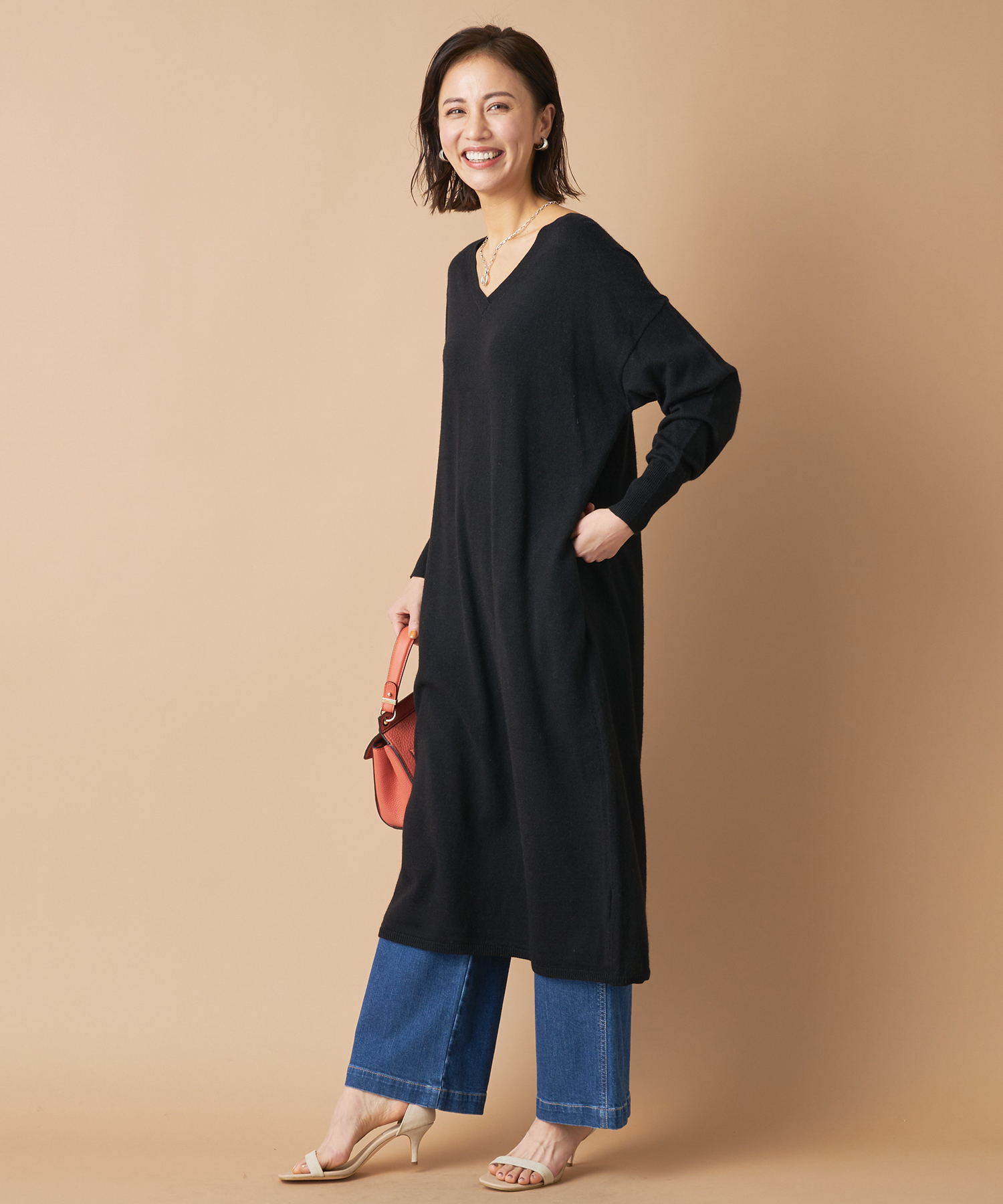 un dix cors(アンディコール) 【《柔らかな風合いが女性らしい》手洗い可】Vネックニットワンピース