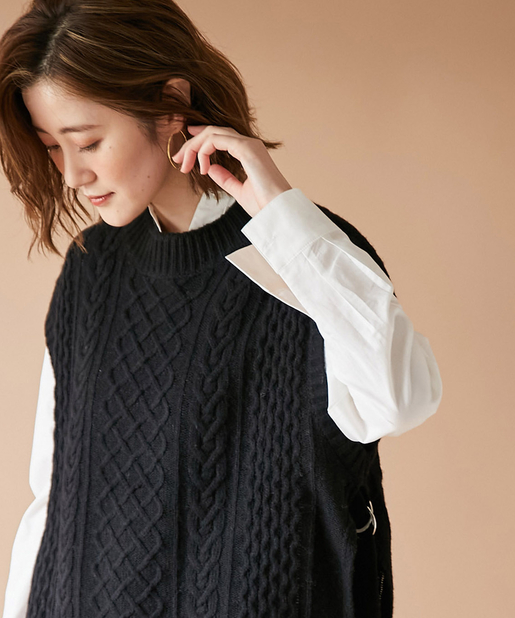 un dix cors(アンディコール) 【着回しの幅が広がる】ケーブルベスト×シャツセット