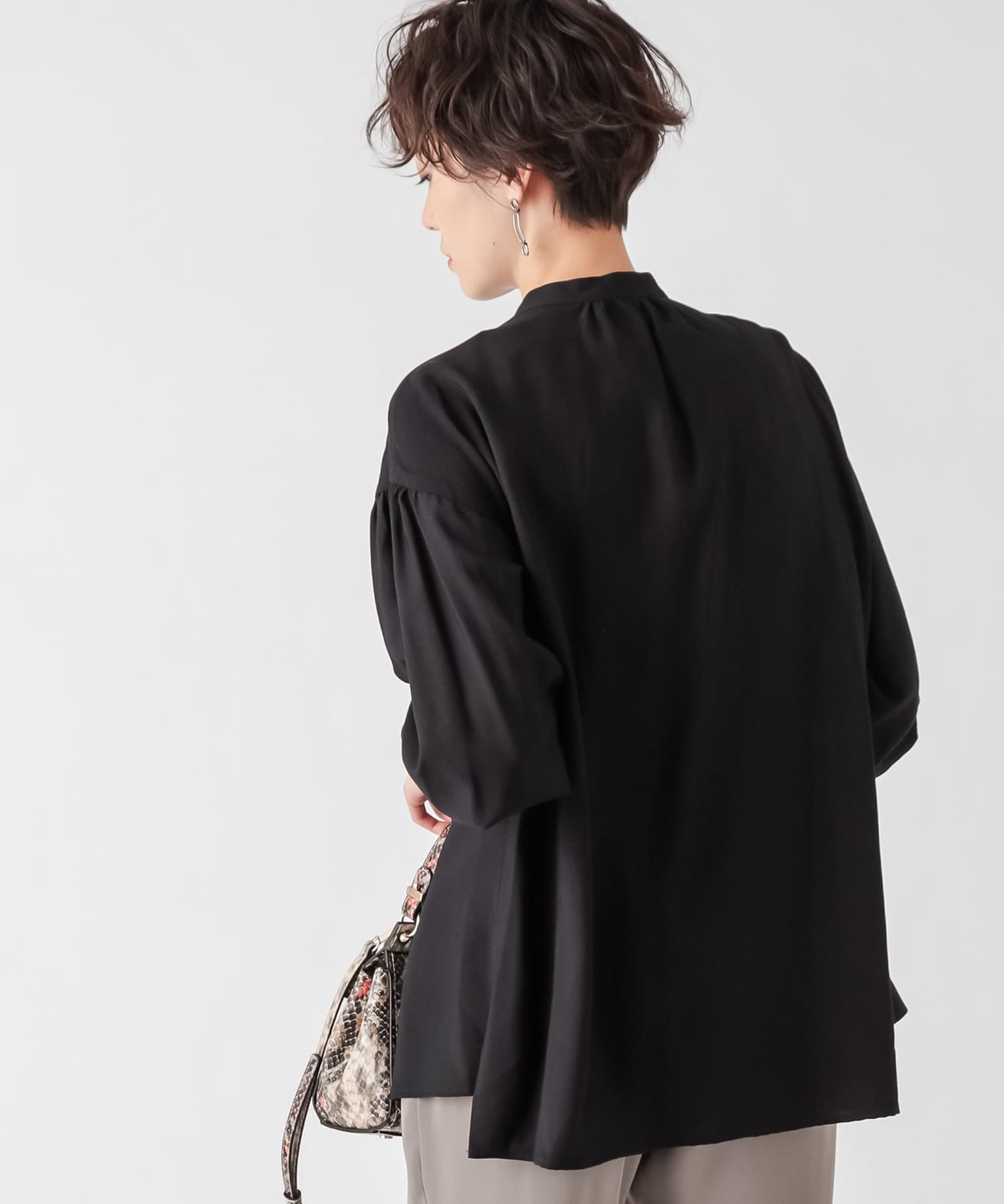 un dix cors(アンディコール) 【《女性らしく着映える》手洗い可】カルゼピンタックブラウス