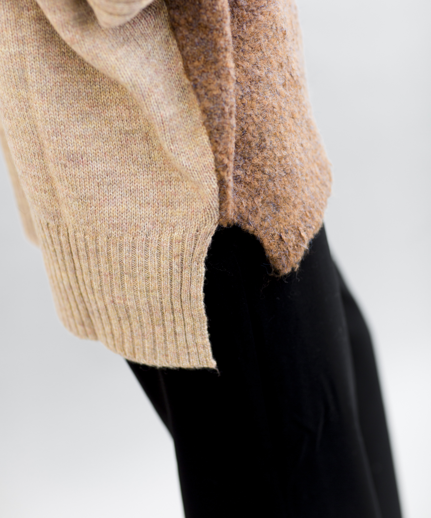 Thevon.(ゼヴォン) 【WEB限定】リングヤーン袖ボタンドルマンニット