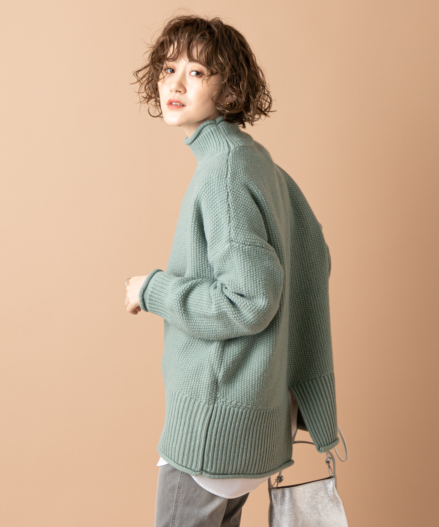 un dix cors(アンディコール) 【顔色に華やかさをプラス】裾スリットラーベンニット