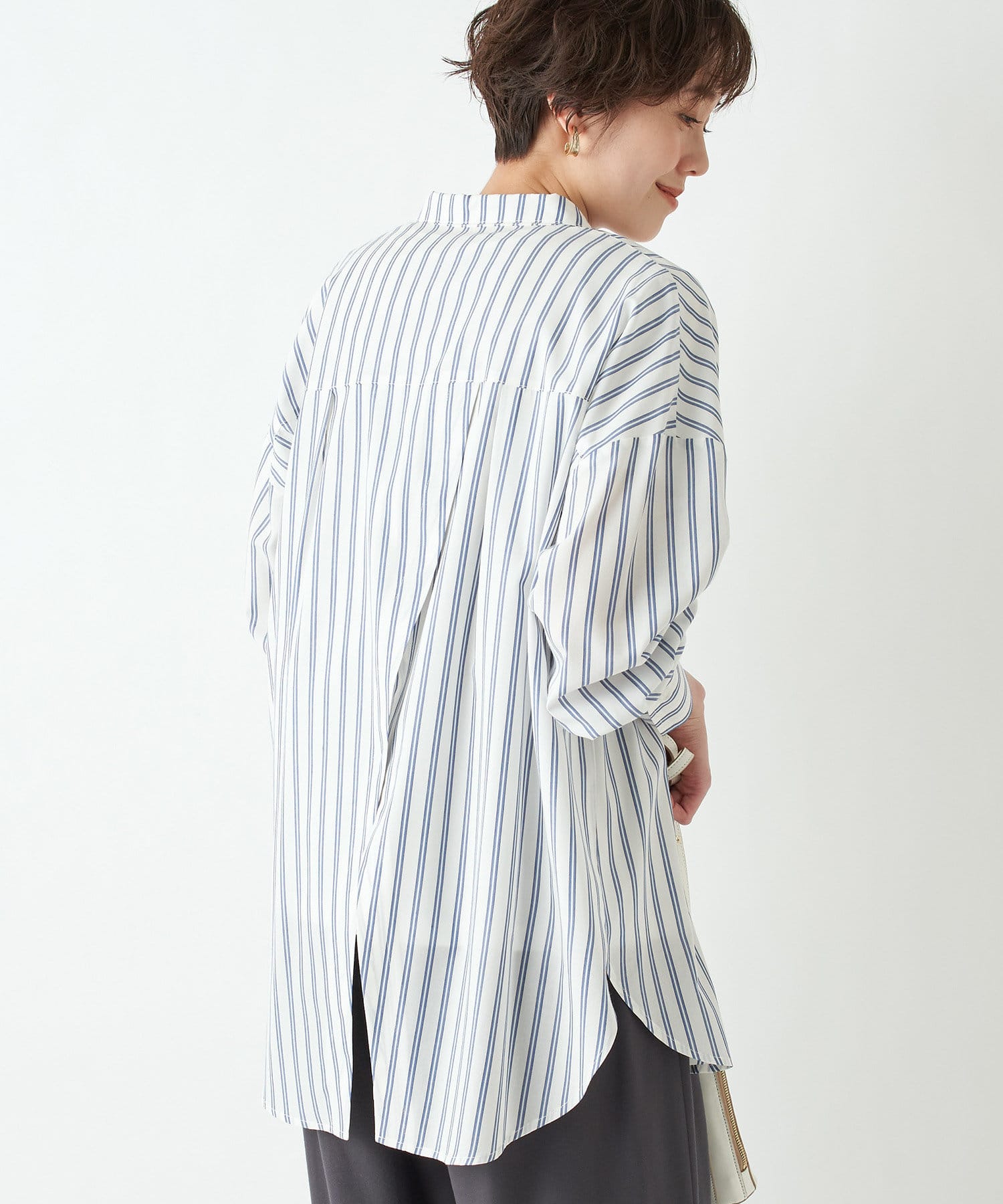 un dix cors(アンディコール) 【ワードローブに追加したい定番アイテム】ストライプチュニックシャツ