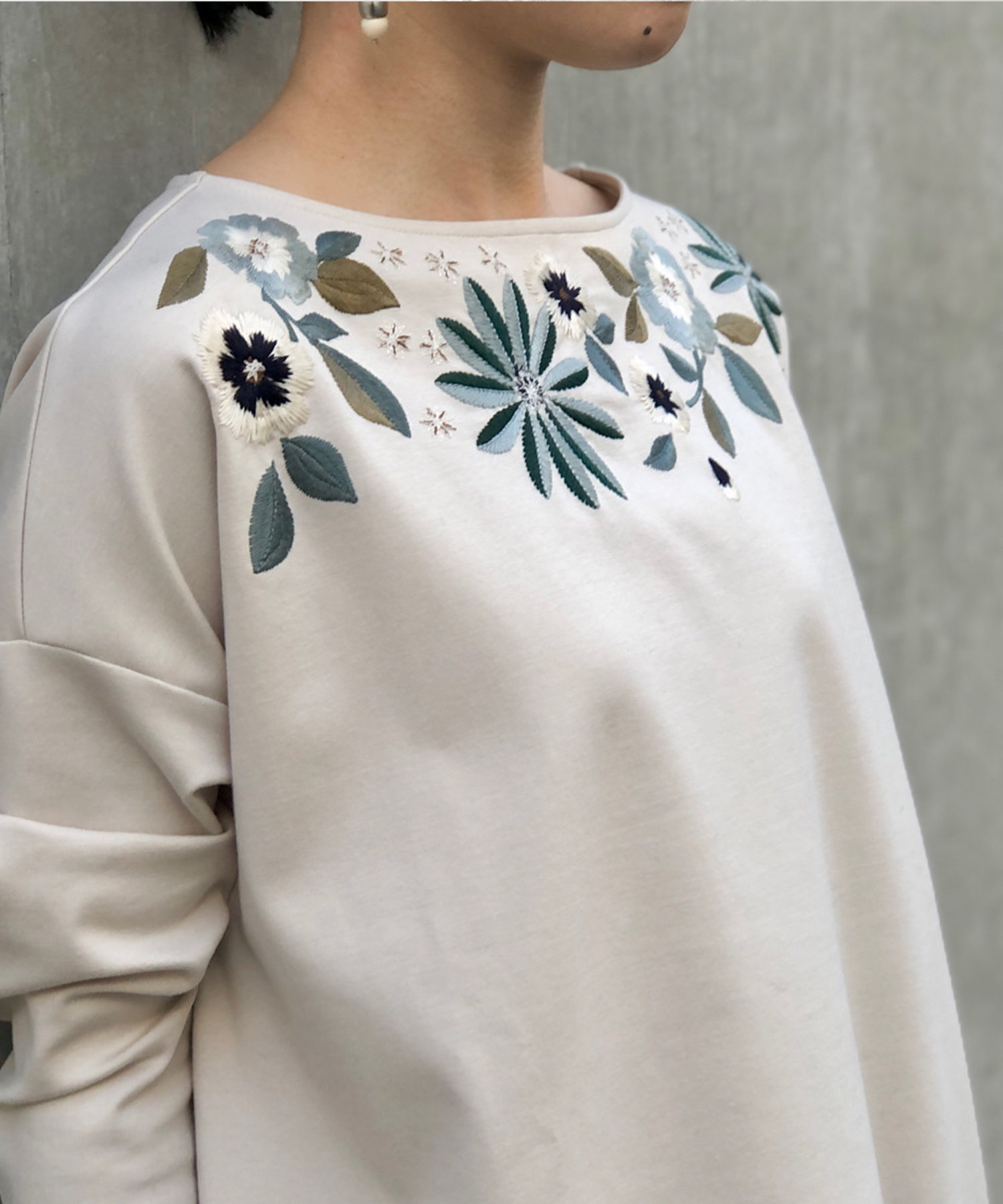 動画付き 家でも外でも着たい ストレッチ素材 襟ぐり刺繍ワンピース Beardsley ビアズリー レディース Pal Closet パルクローゼット パルグループ公式ファッション通販サイト