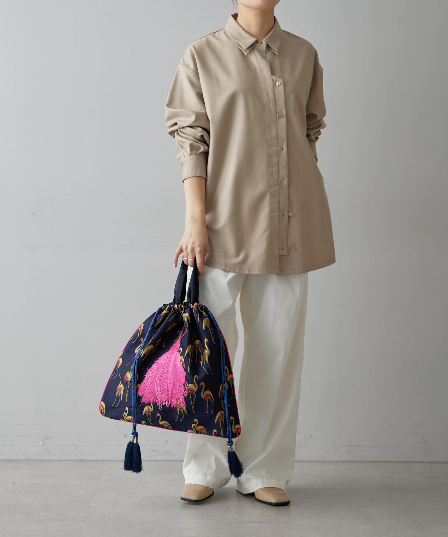 WEB限定カラーあり》タッセル刺繍×フラミンゴ＆フラワー 巾着バッグ 