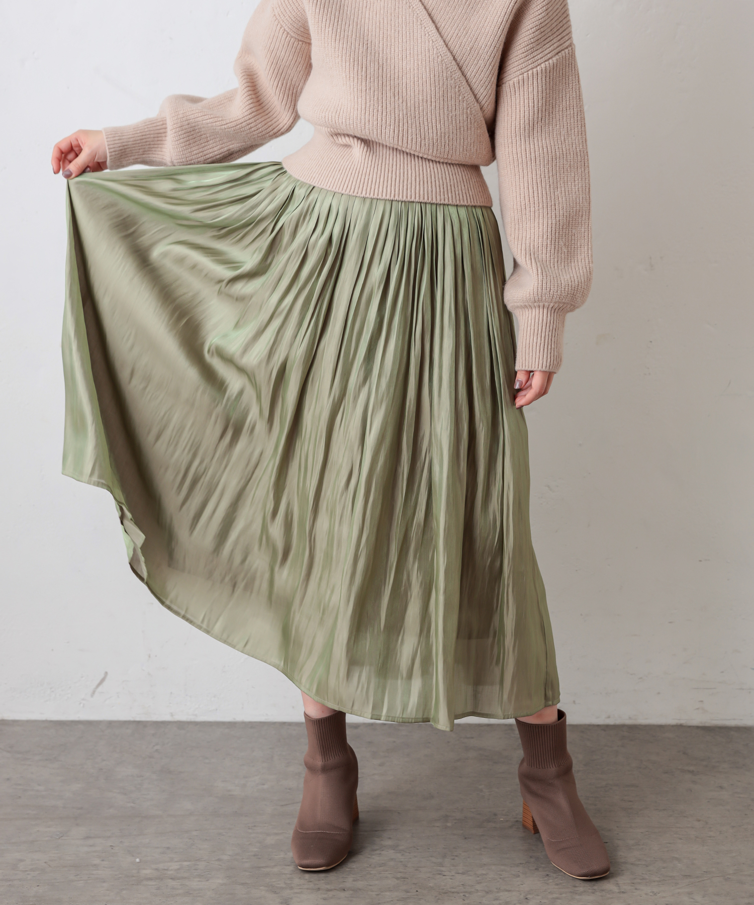 natural couture(ナチュラルクチュール) シャイニーサテンキラリギャザースカート