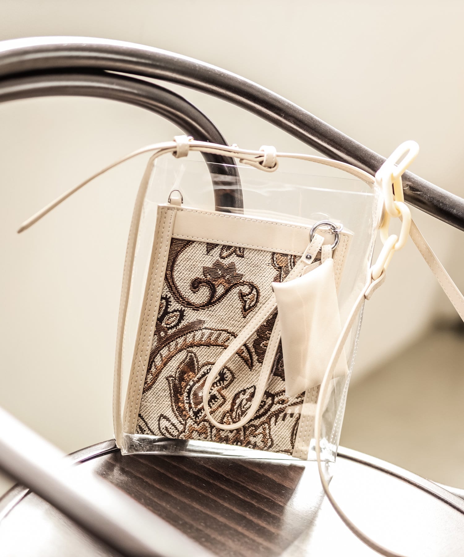 un dix cors(アンディコール) 【kiara(キアラ)】ポーチ付きショルダーバッグ