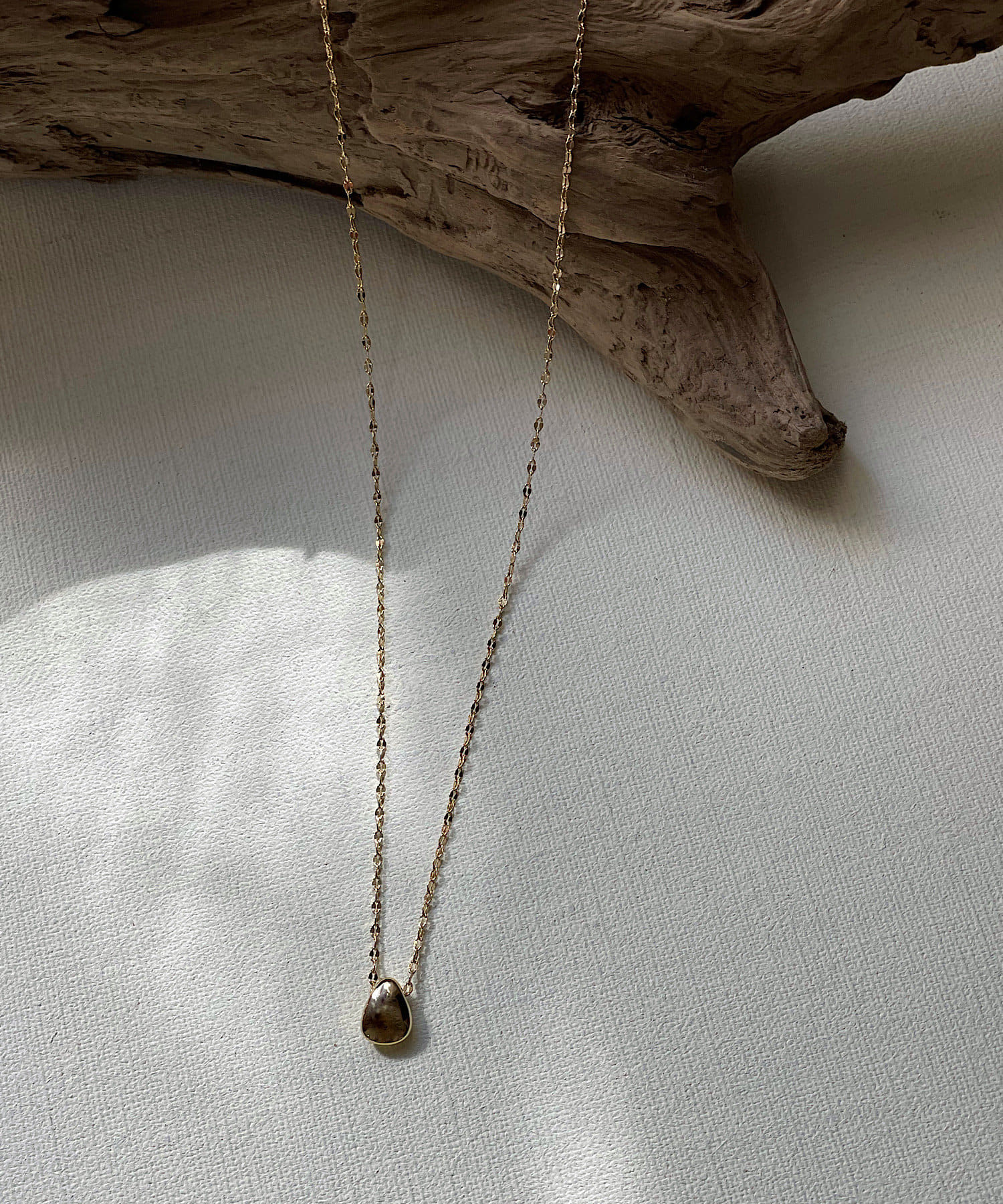 シンプルなスタイリングに映える ミニチャームショートネックレス Rive Droite リヴドロワ レディース Pal Closet パルクローゼット パルグループ公式ファッション通販サイト