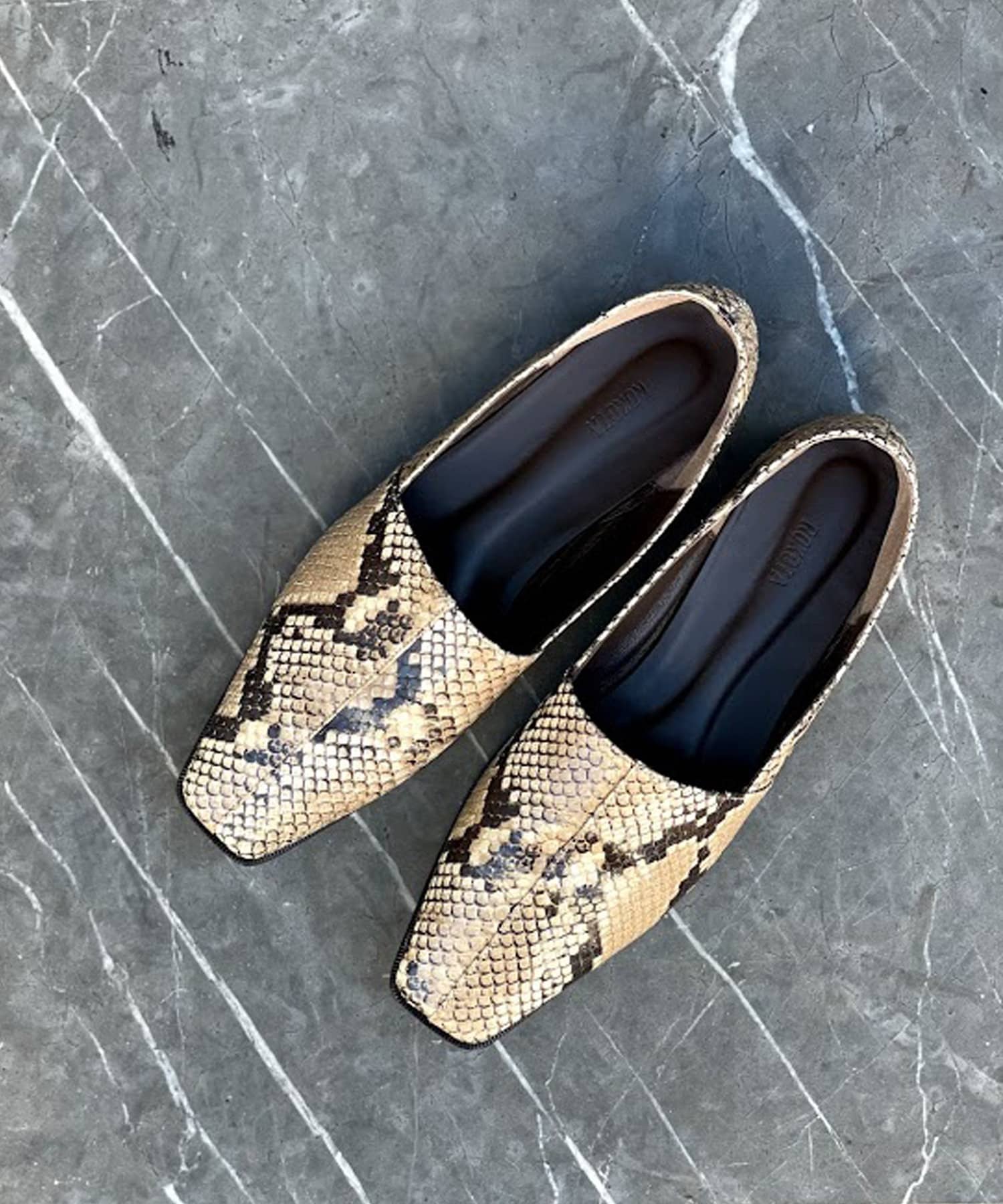 un dix cors(アンディコール) 【ROKOTA(ロコタ)】スクエアパイソン柄スリッポン