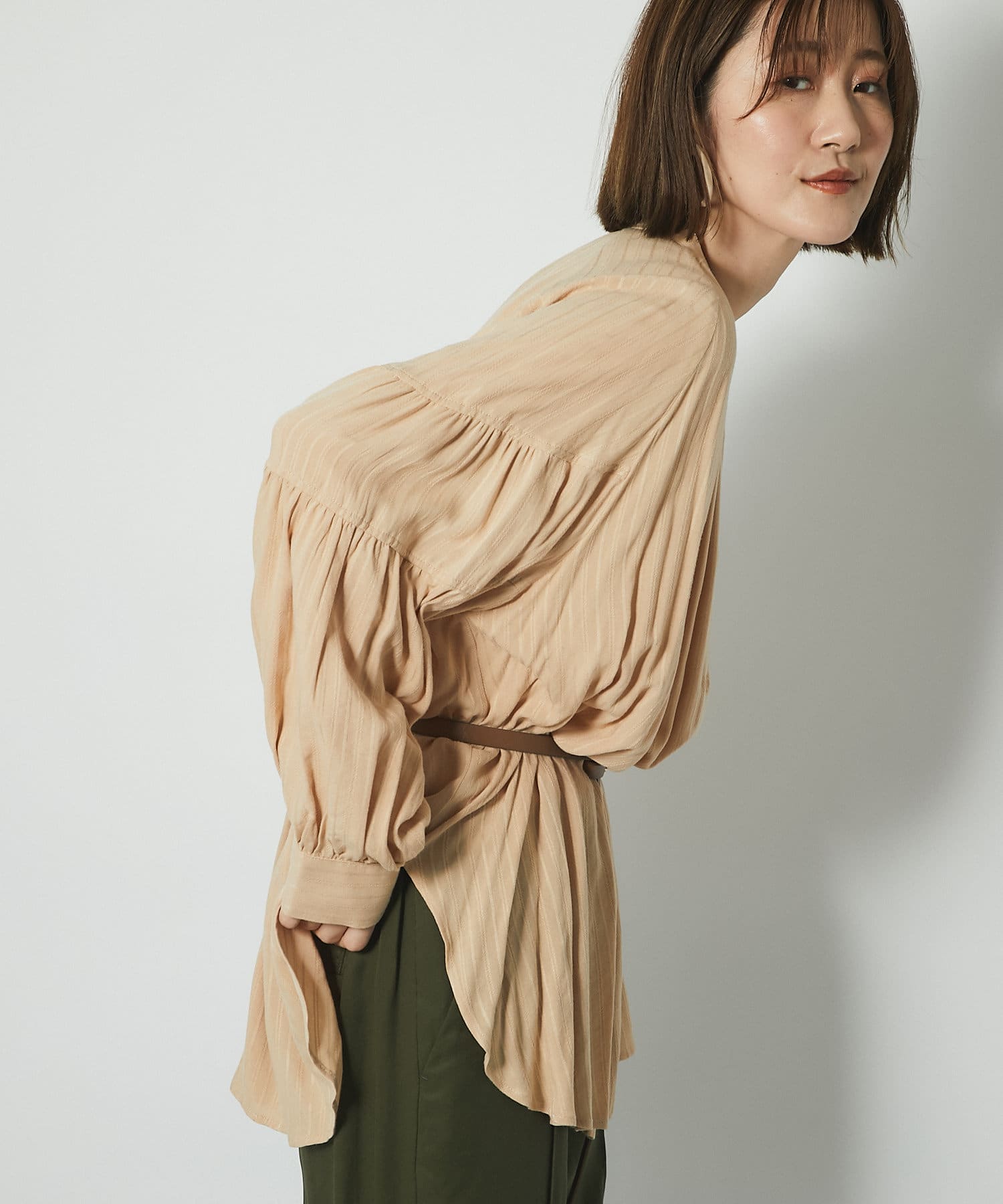 un dix cors(アンディコール) ここでしか手に入らない！【WEB限定】ベルト付ティアードスリーブブラウス