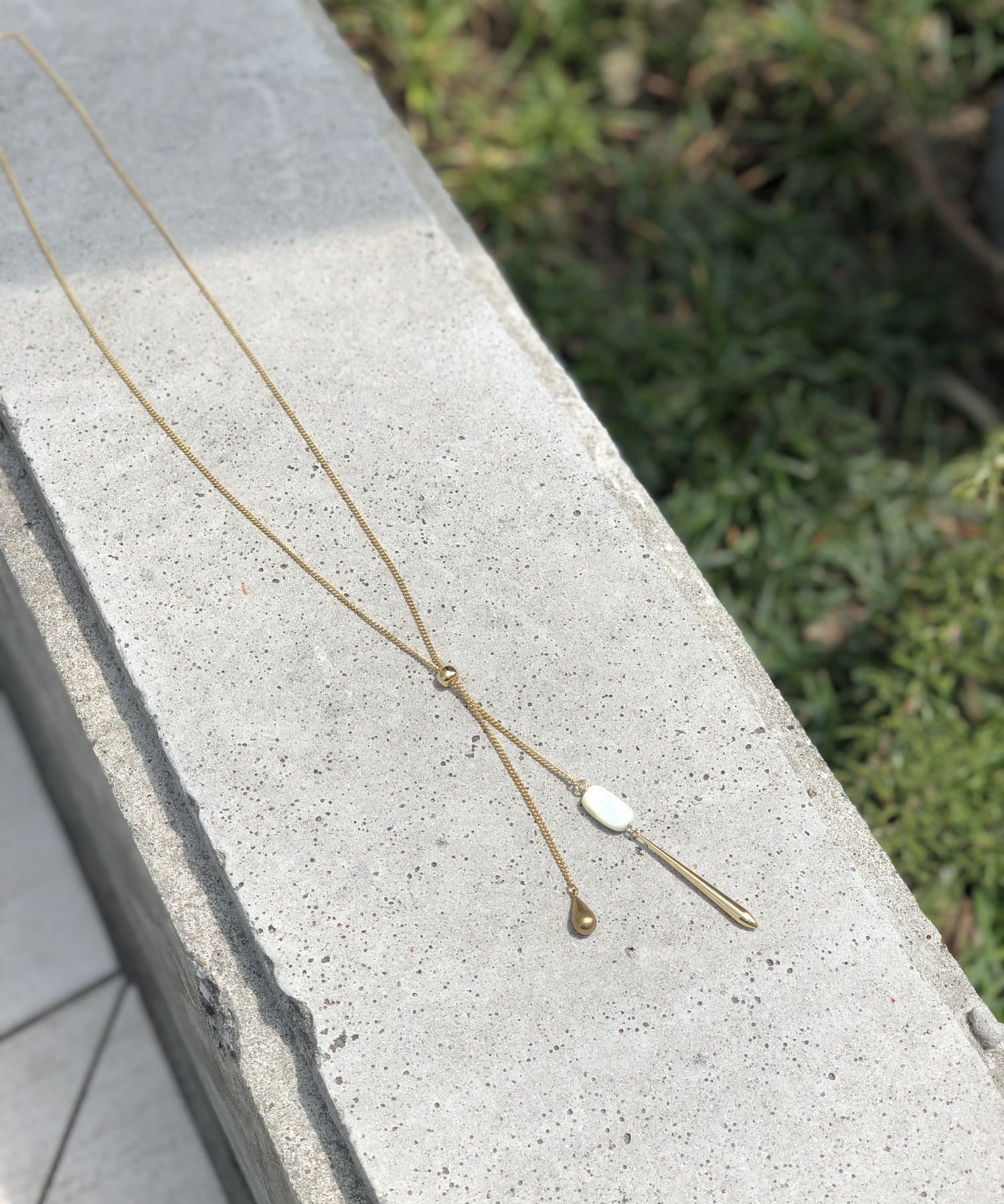 un dix cors(アンディコール) 【胸元で輝く】スライダーネックレス