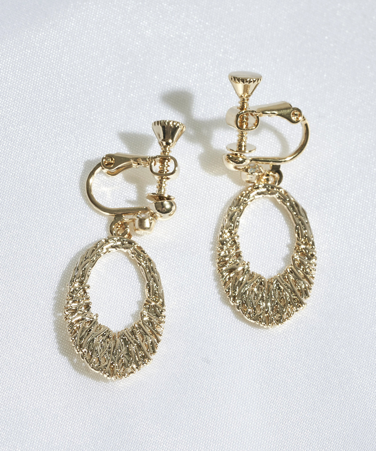 メタル楕円イヤリング 3coins スリーコインズ ライフスタイル Pal Closet パルクローゼット パルグループ公式ファッション通販サイト