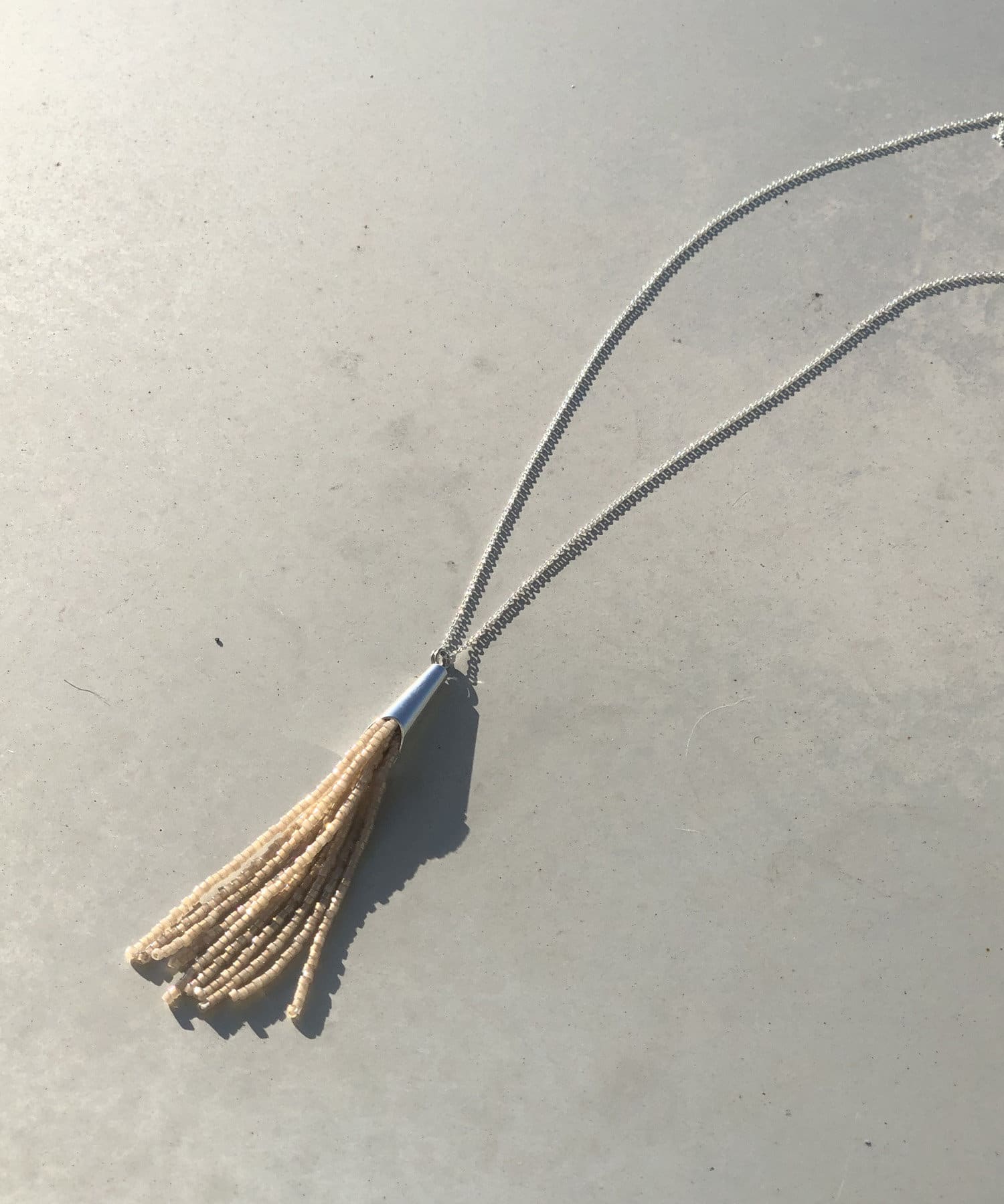 un dix cors(アンディコール) 【トレンドのフリンジアクセント】ビーズフリンジネックレス