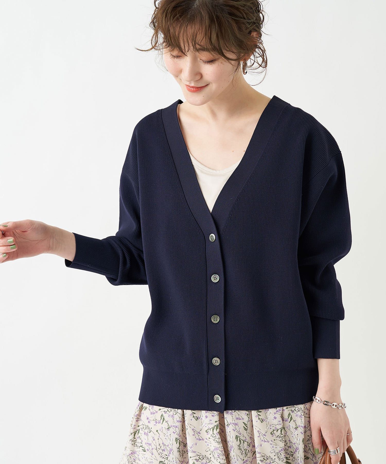 un dix cors(アンディコール) 【軽い着心地の定番アイテム】Vネック片畦ルーズカーデ