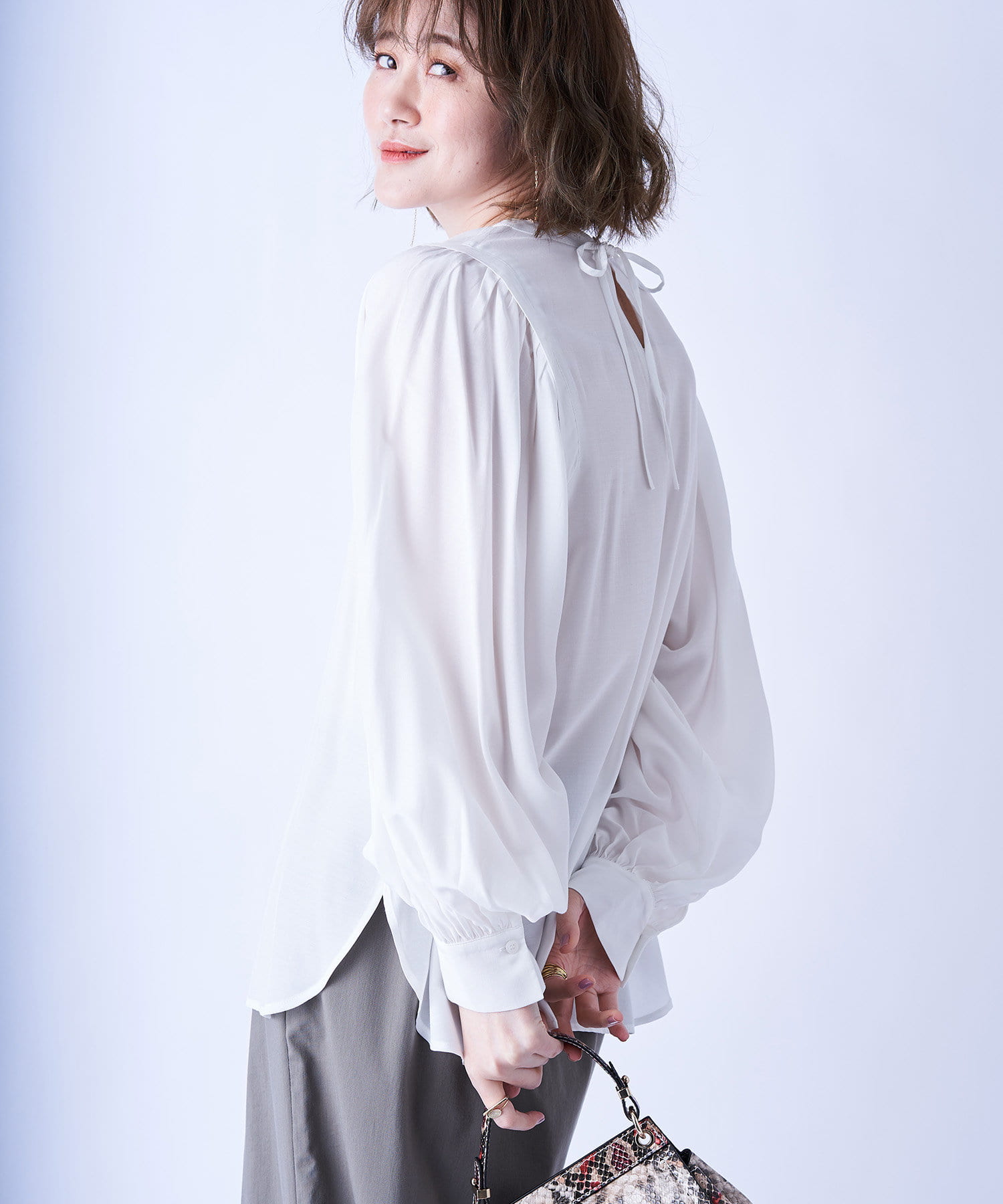 un dix cors(アンディコール) 【女性らしさが高まる】袖ボリュームブラウス