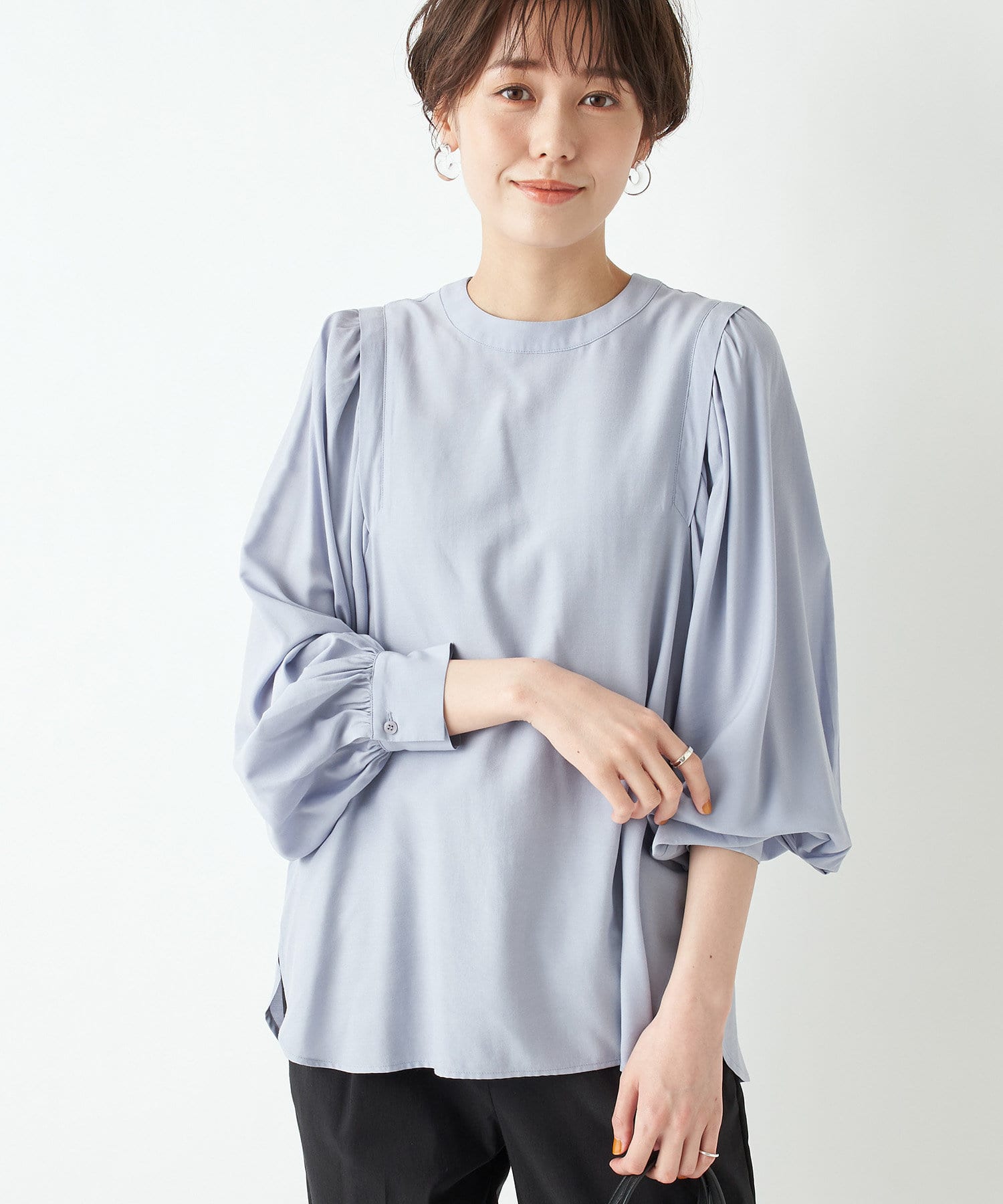 un dix cors(アンディコール) 【女性らしさが高まる】袖ボリュームブラウス