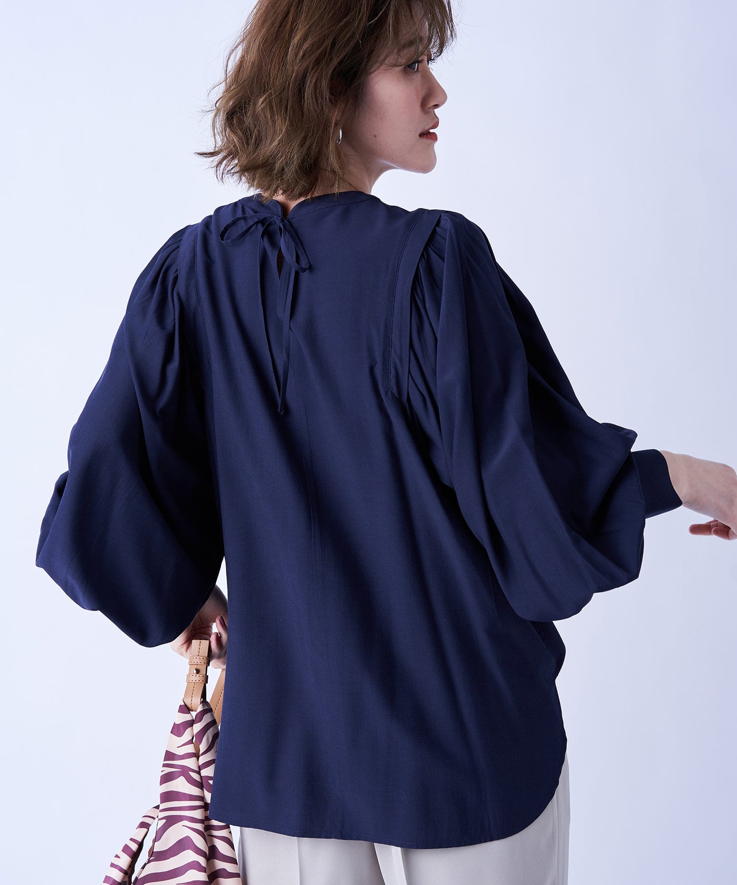 un dix cors(アンディコール) 【女性らしさが高まる】袖ボリュームブラウス