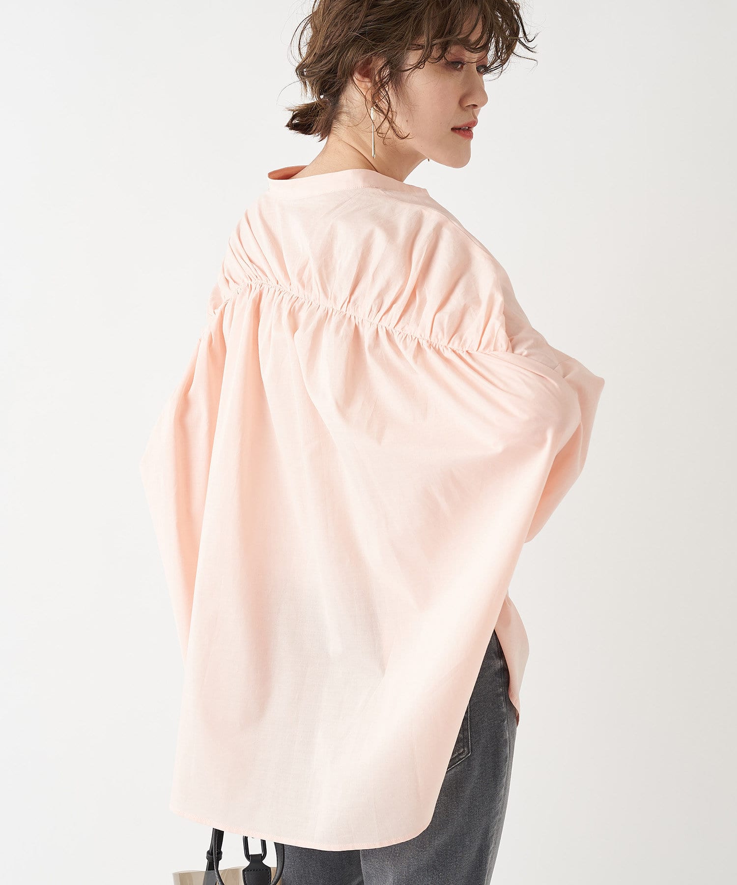 un dix cors(アンディコール) 【1枚で決まる主役級アイテム】バックギャザーボイルシャツ