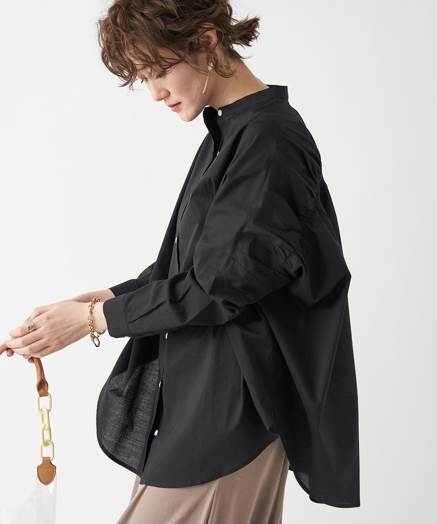 un dix cors(アンディコール) 【1枚で決まる主役級アイテム】バックギャザーボイルシャツ