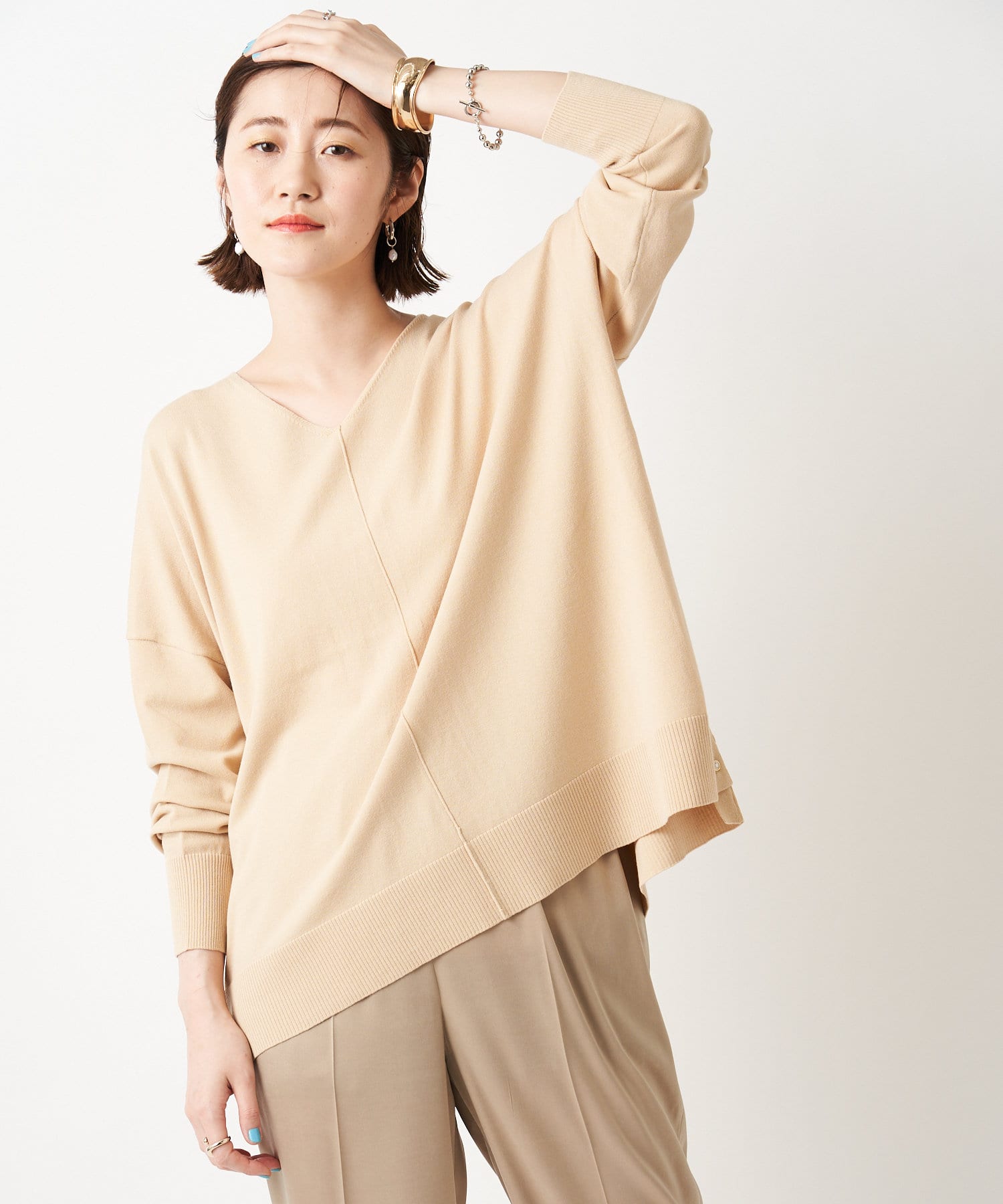 un dix cors(アンディコール) 【上品カジュアルな1枚】サイドボタンワイドニット