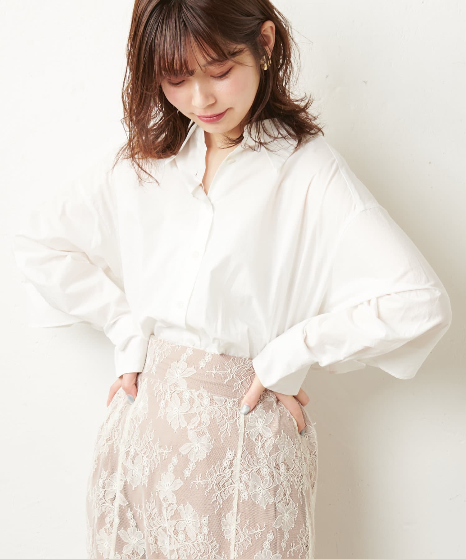 【新品未使用】完売 ナチュラルクチュール バックフレアシャツ 白 大人ナチュ】バックフレアシャツ | natural couture(ナチュラル