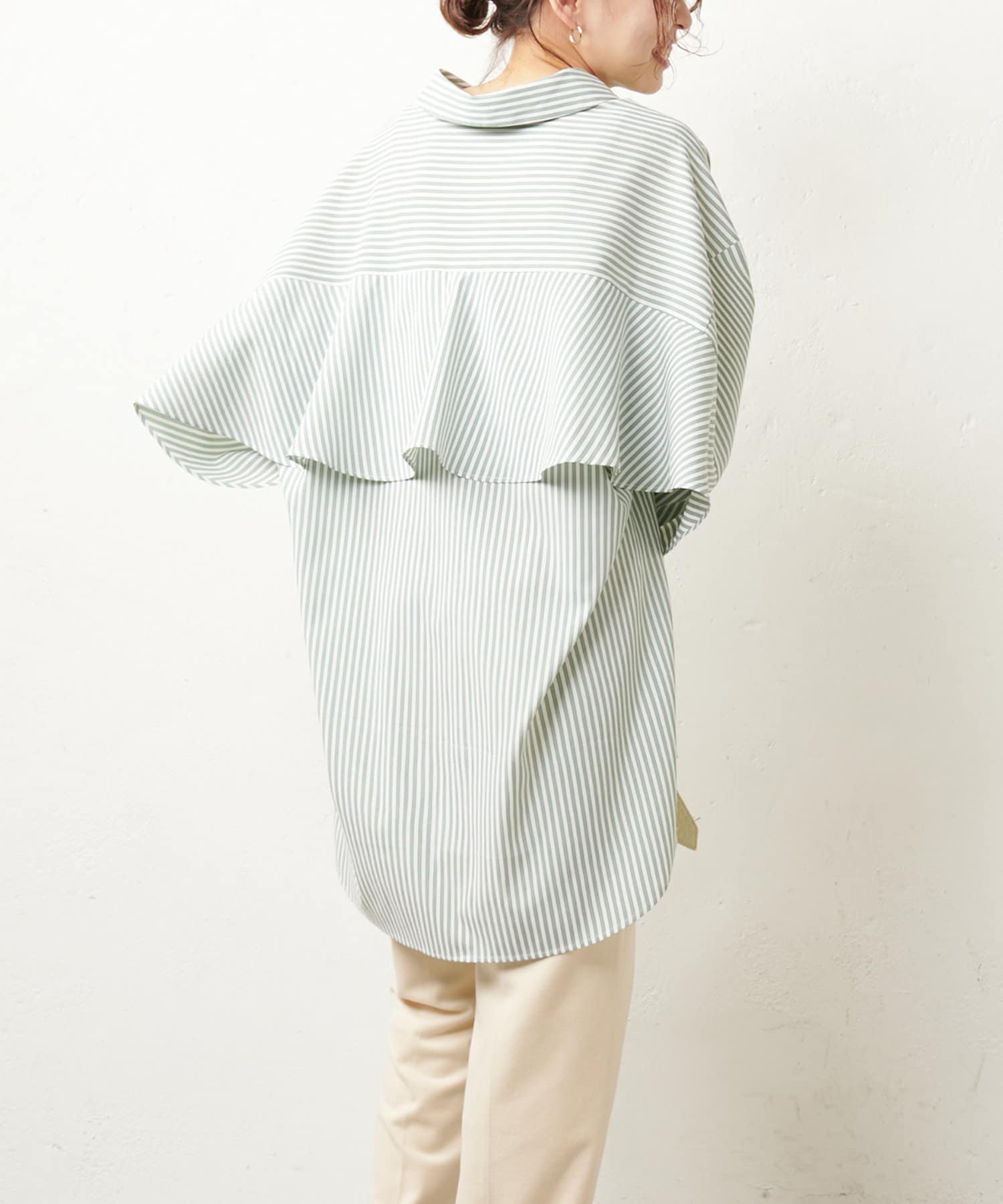 natural couture(ナチュラルクチュール) バックフリルシャツ