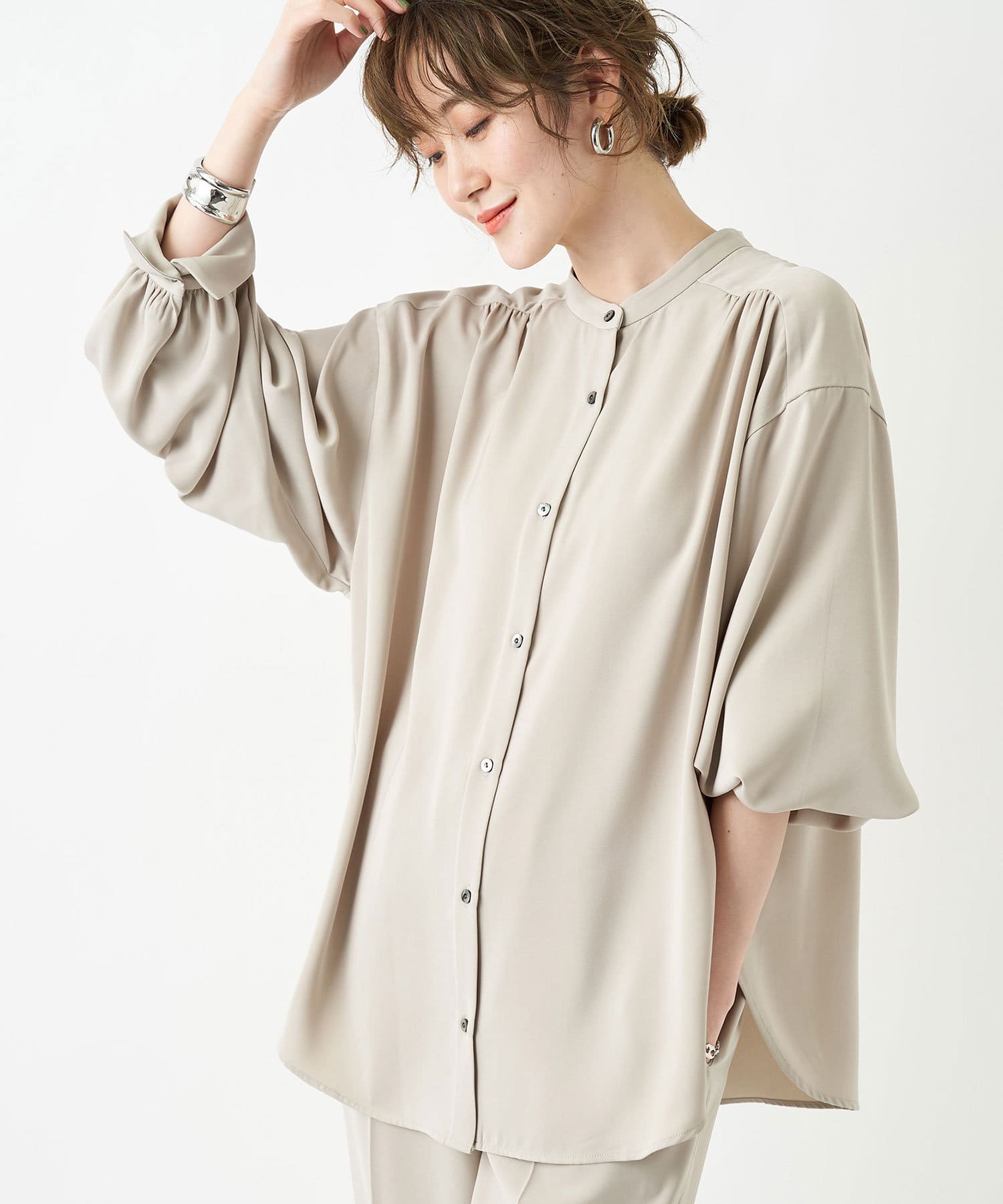 un dix cors(アンディコール) 【ストレスフリーな着心地】バンドカラー袖ボリュームシャツ