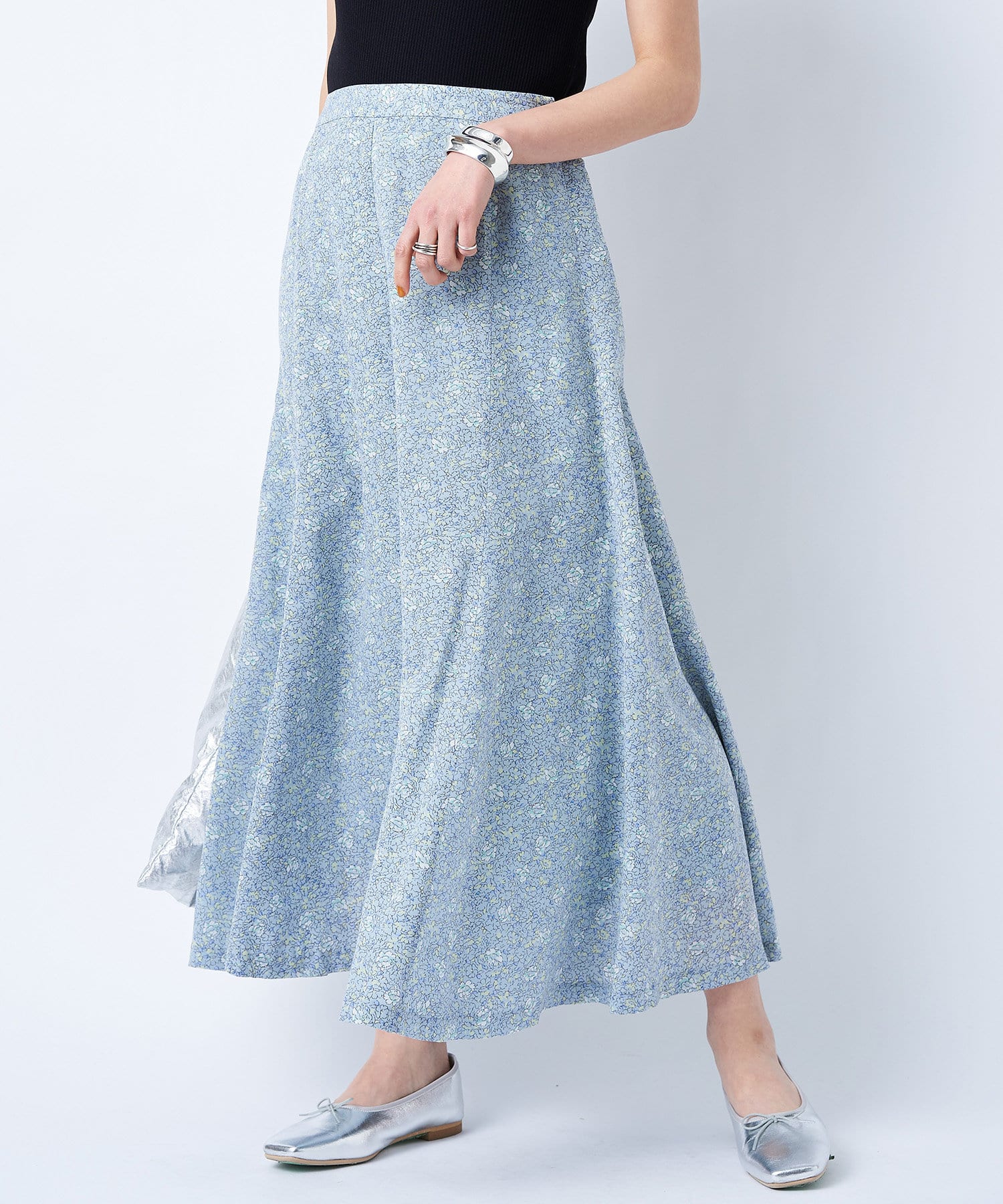 un dix cors(アンディコール) 【大人の女性が着やすいフラワープリント】小花フレアースカート