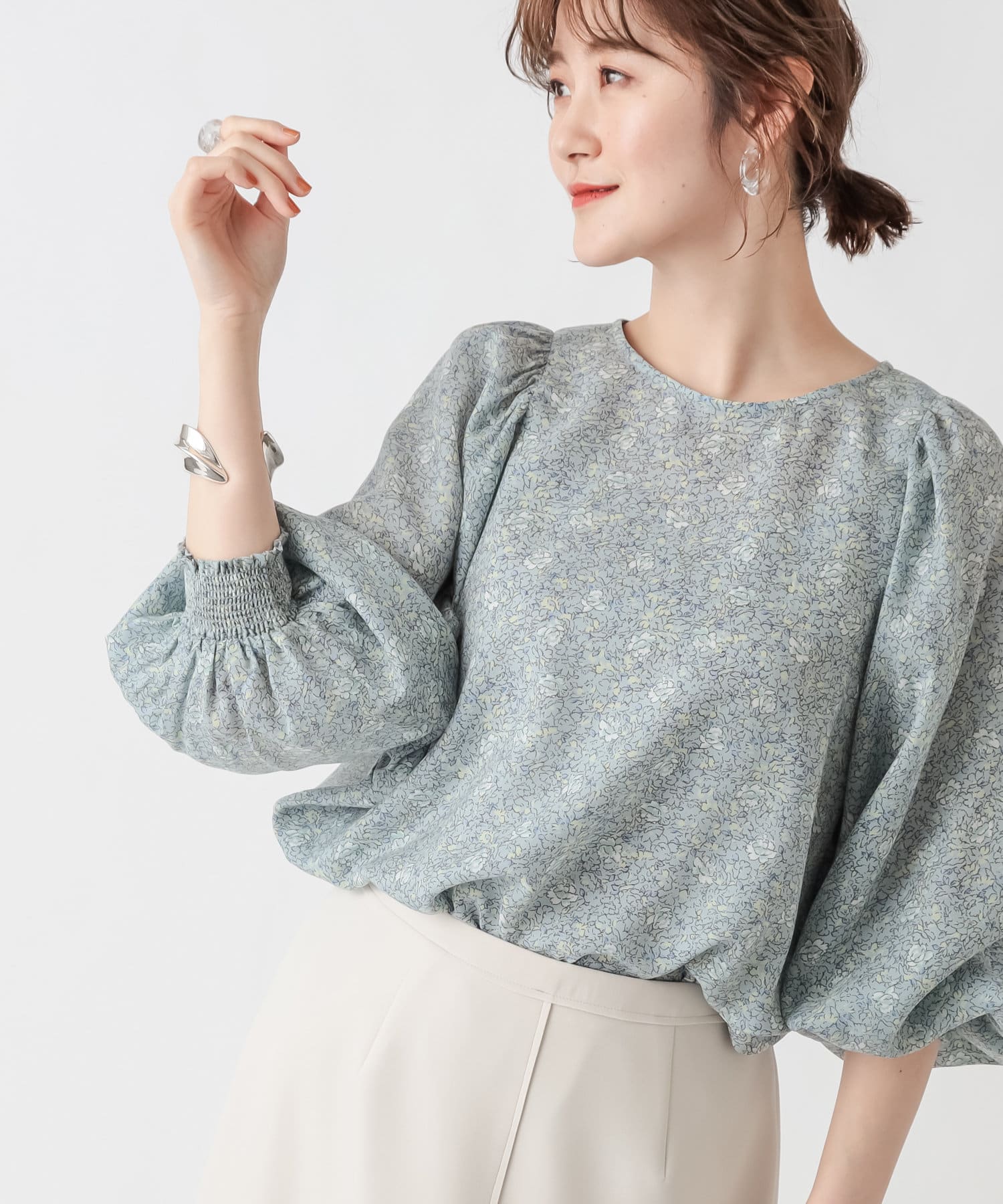 シーズンムードを高めるプリント柄 小花パフスリーブブラウス Un Dix Cors アンディコール レディース Pal Closet パルクローゼット パルグループ公式ファッション通販サイト