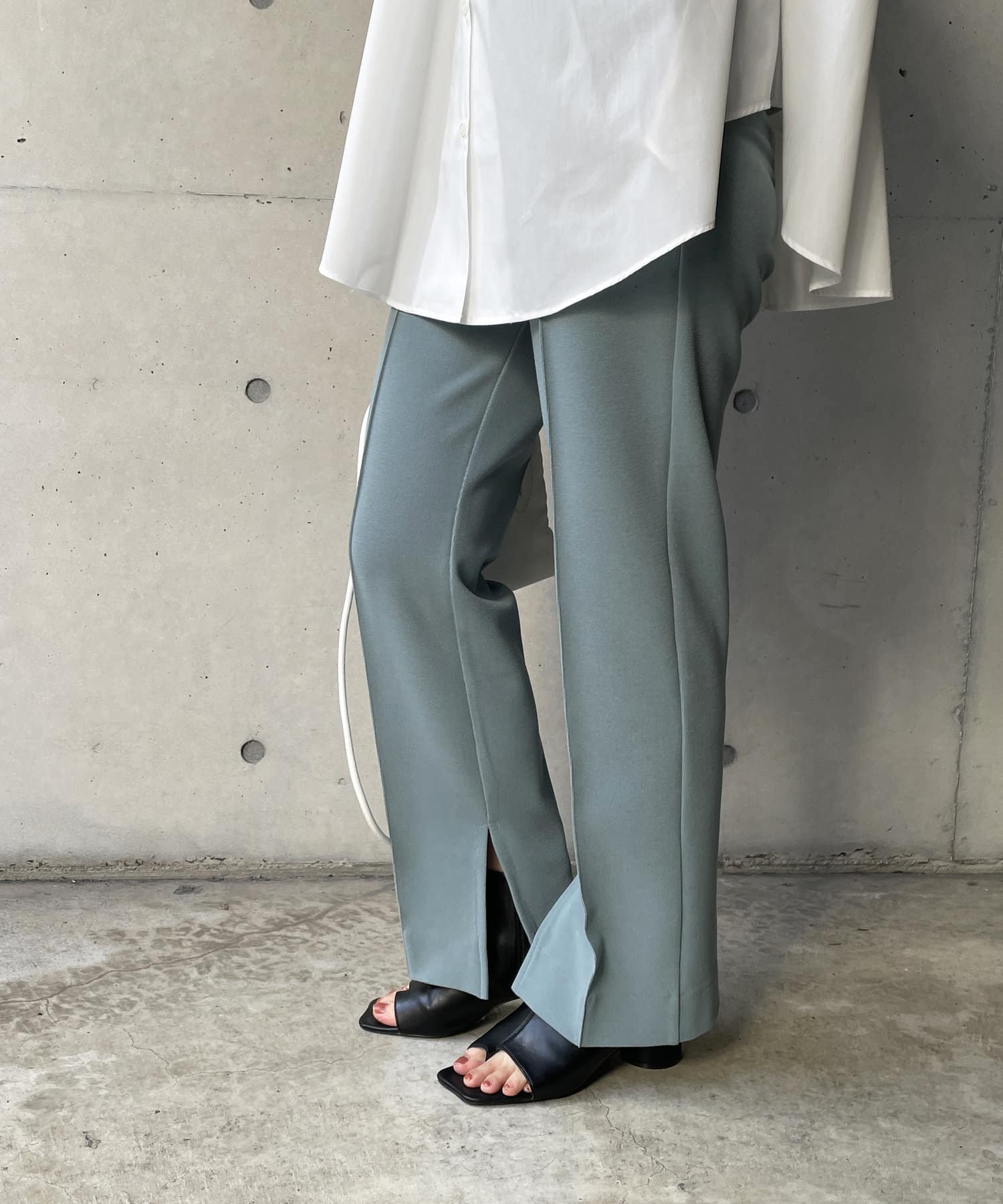 CAPRICIEUX LE MAGE　袖タックパフシャツ CAPRICIEUX LE'MAGE（カプリシューレマージュ）の「袖タックパフシャツ