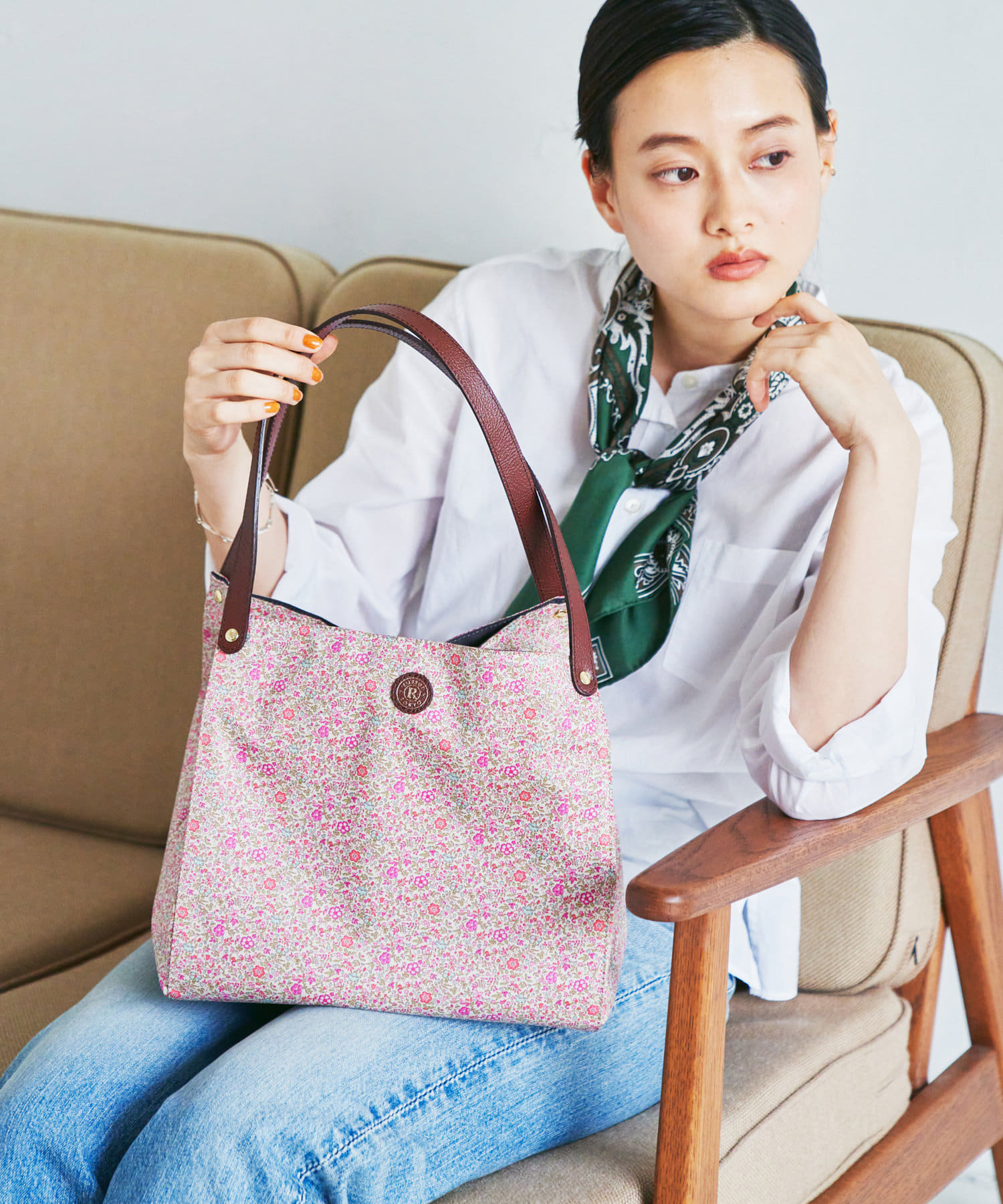ラシット WEB限定 21SS リバティ プリント フォーン バッグ 花柄 紺 Russet - ラシット WEB限定 21SS リバティ プリント フォーン バッグ