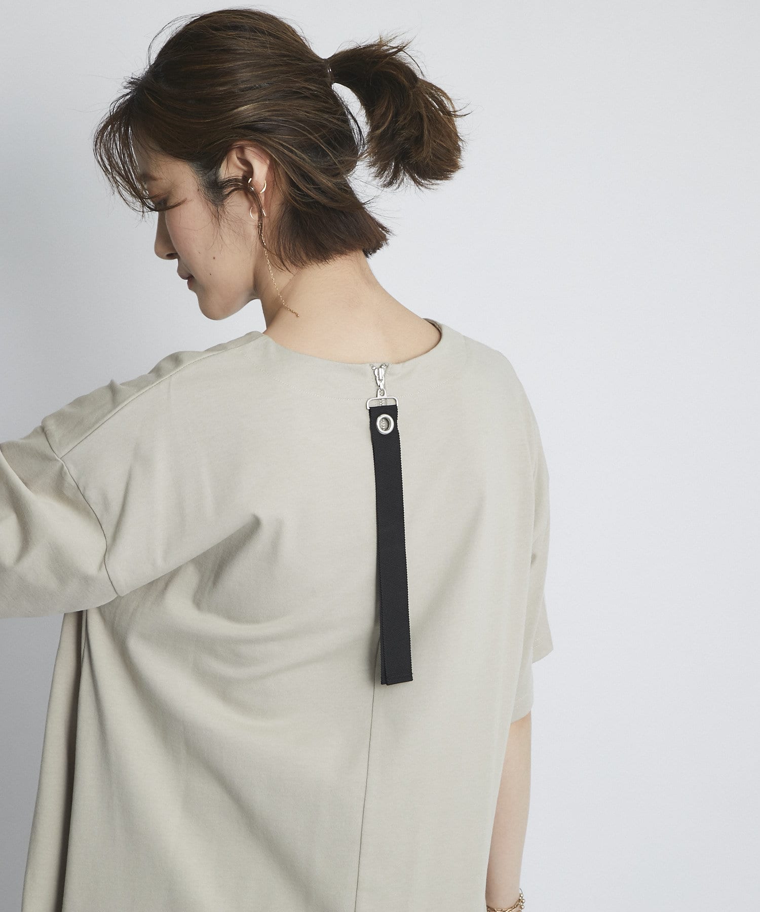 un dix cors(アンディコール) ここでしか手に入らない！【WEB限定・洗える】バックファスナーカットソー