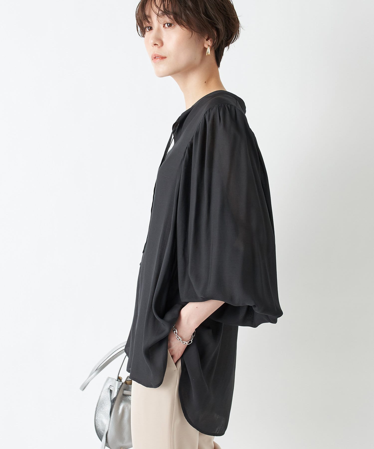 un dix cors(アンディコール) 【《女性らしい柔らかなシルエット》洗える】袖ボリュームとろみブラウス