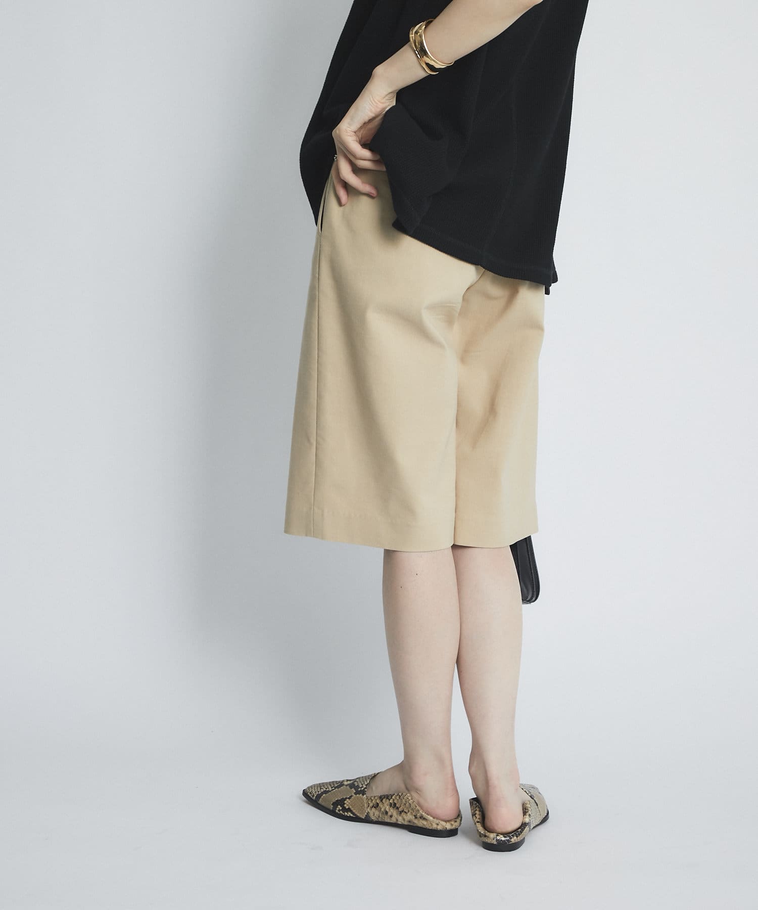 un dix cors(アンディコール) 【大人っぽさが叶うシルエット】タックショートパンツ