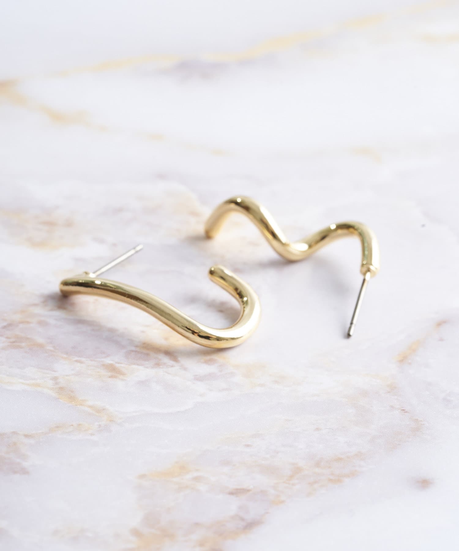 うねうねメタルピアス 3coins スリーコインズ ライフスタイル Pal Closet パルクローゼット パルグループ公式ファッション通販サイト